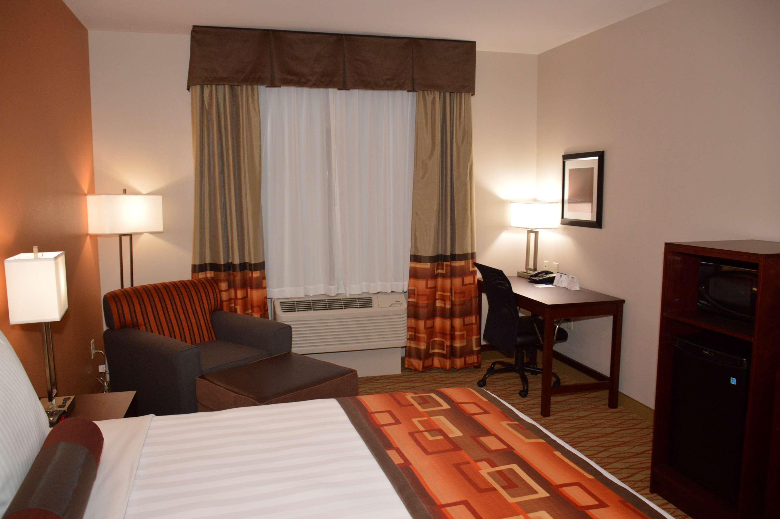 Best Western Plus Spring Inn & Suites Esterno foto