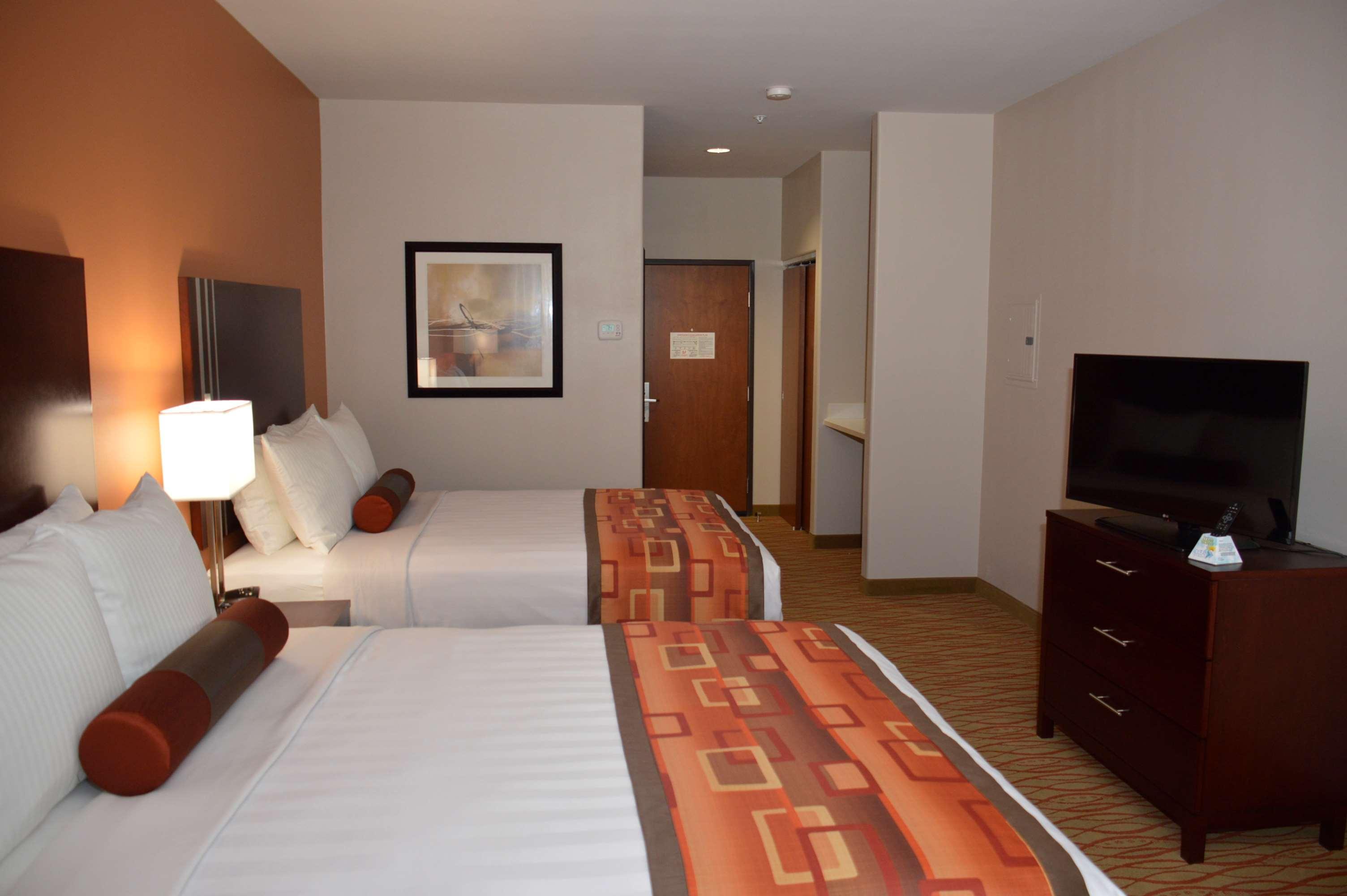 Best Western Plus Spring Inn & Suites Esterno foto