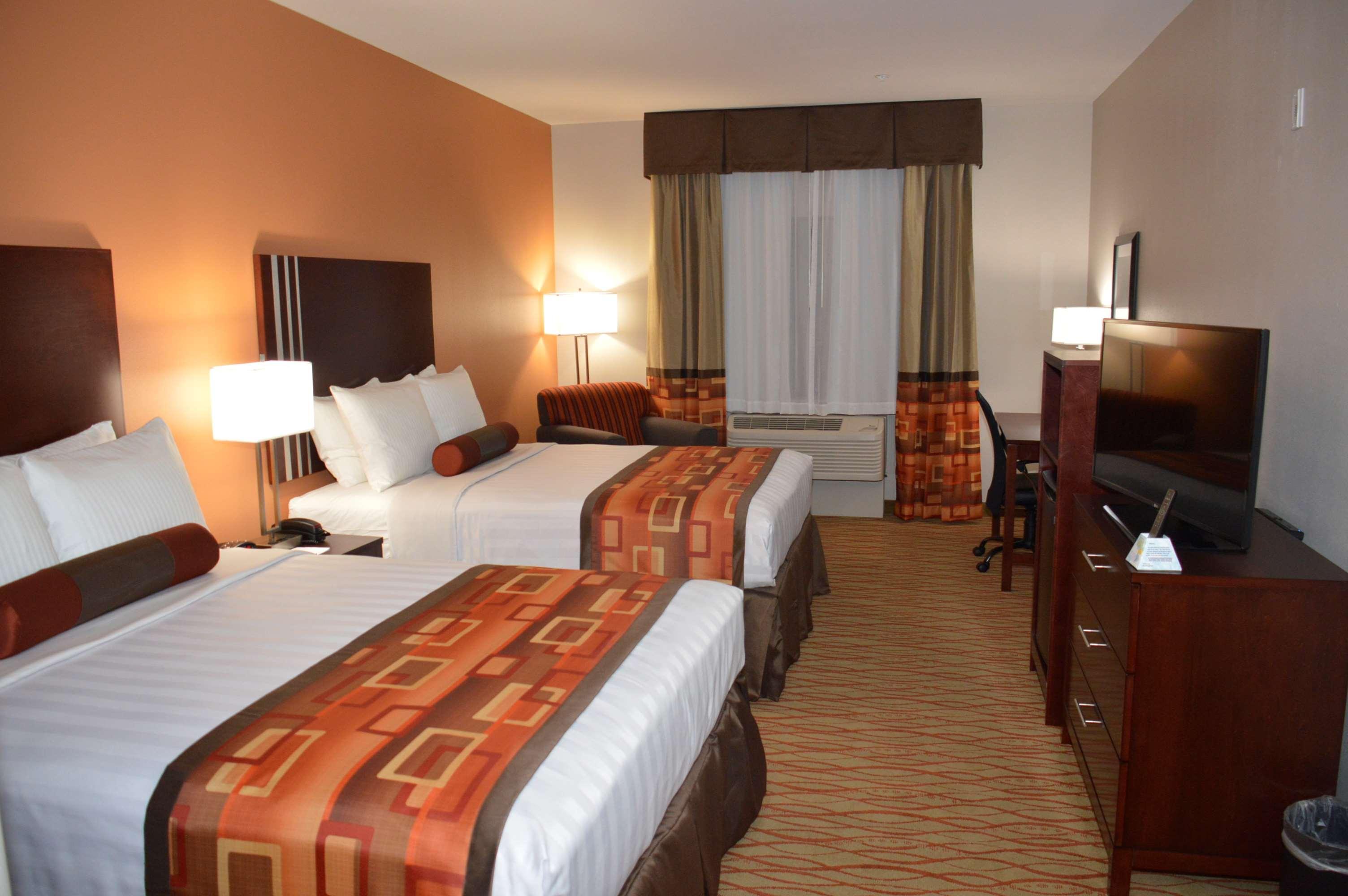 Best Western Plus Spring Inn & Suites Esterno foto