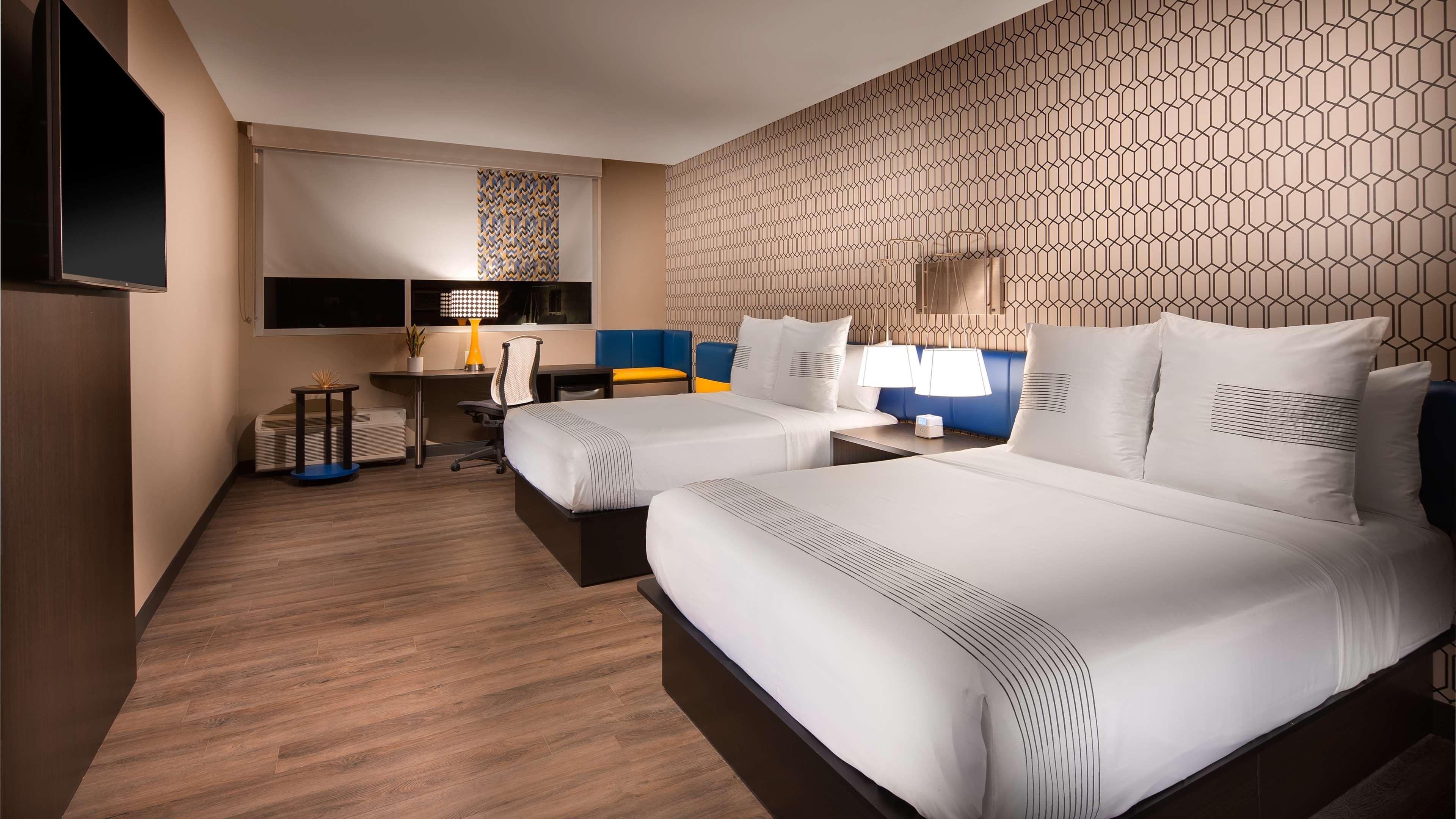 Best Western Plus Spring Inn & Suites Esterno foto