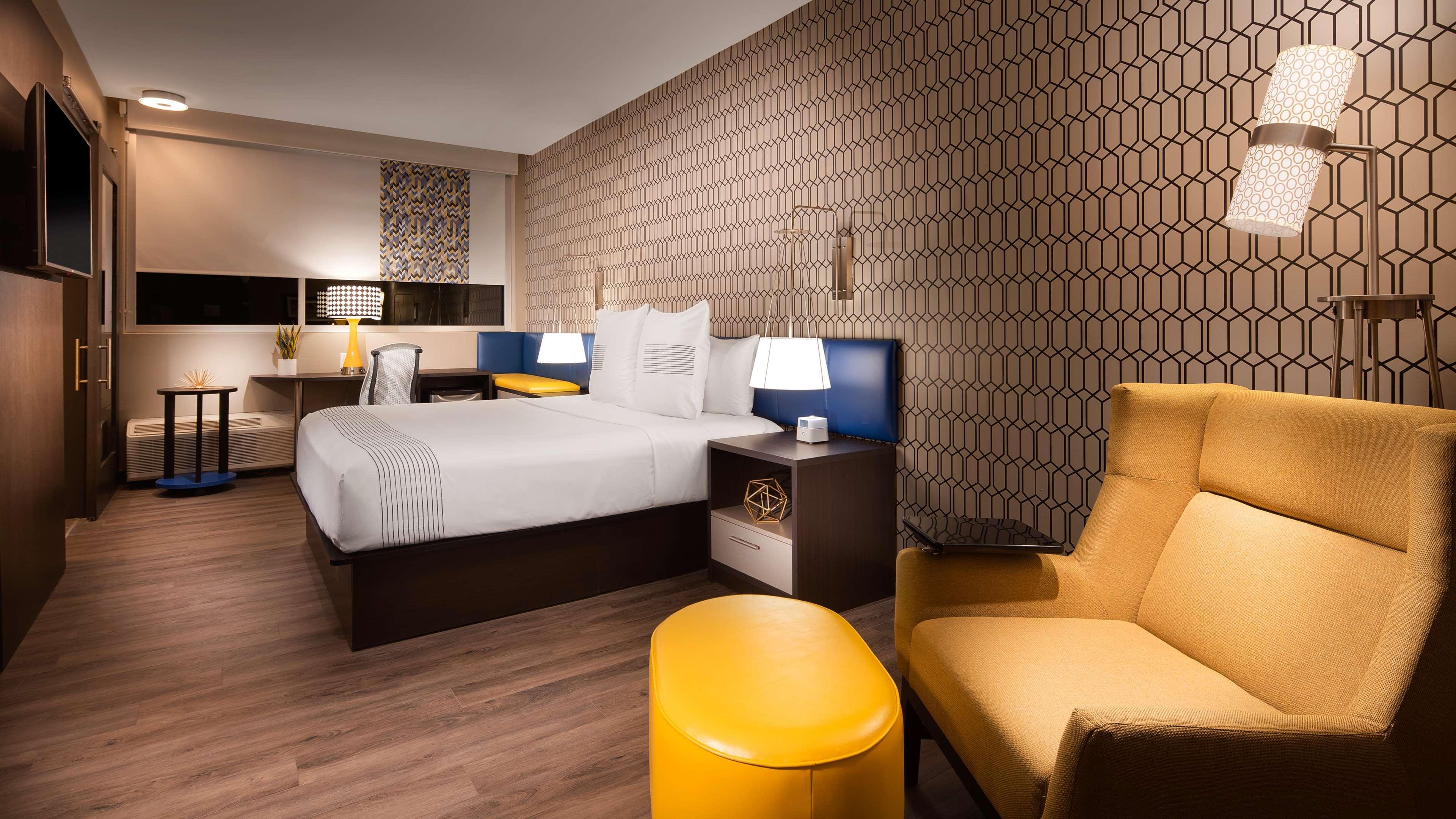 Best Western Plus Spring Inn & Suites Esterno foto