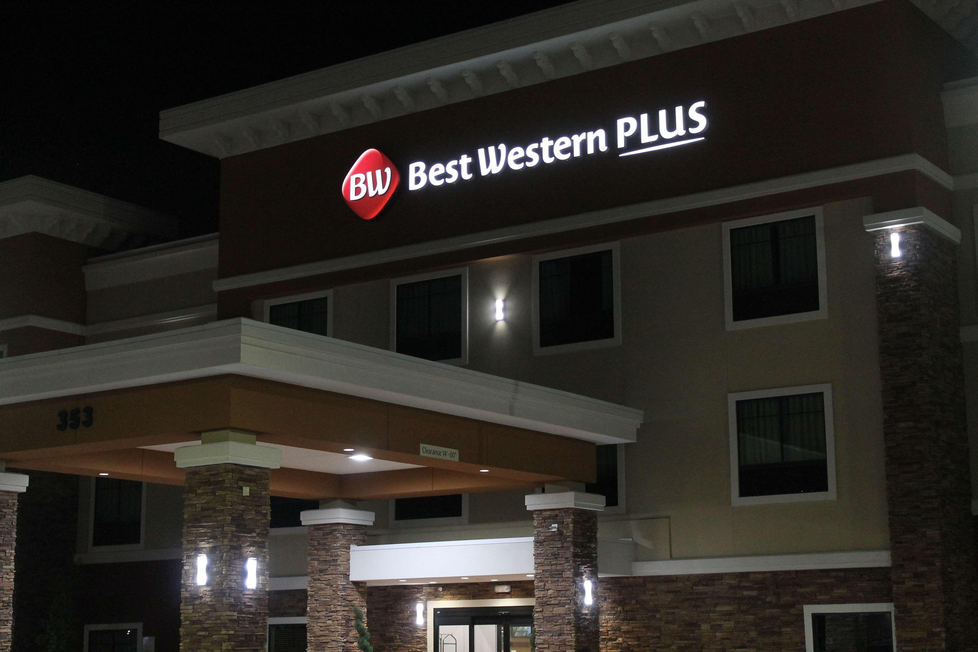 Best Western Plus Spring Inn & Suites Esterno foto